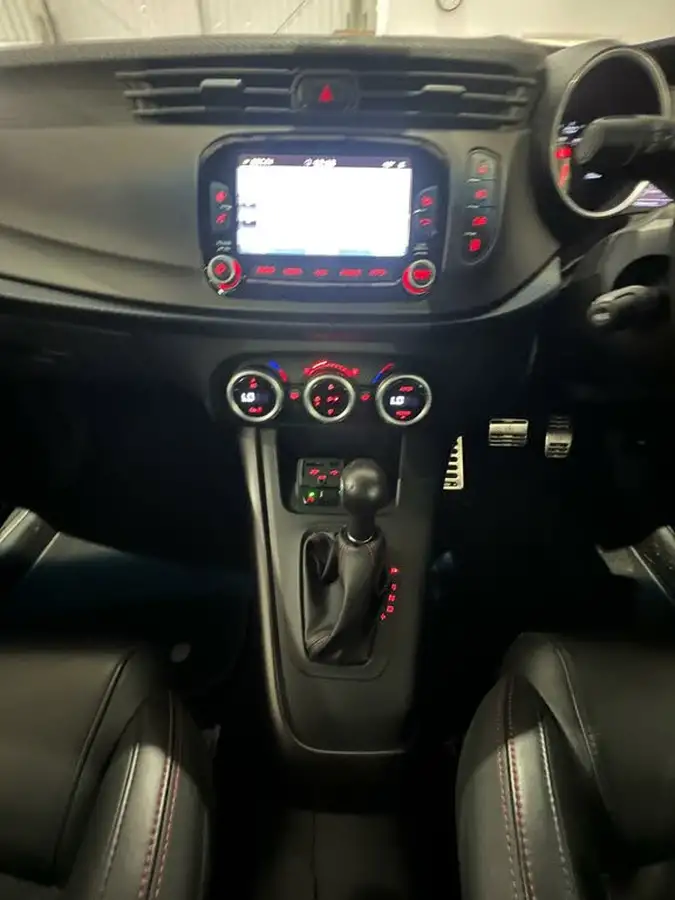 2016-alfa-romeo-giulietta-17-veloce-big-14