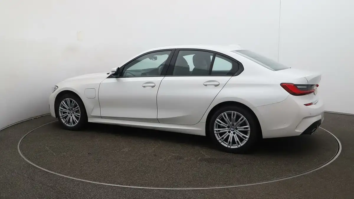 2019-bmw-3-series-20-330e-m-sport-plus-pack-big-44
