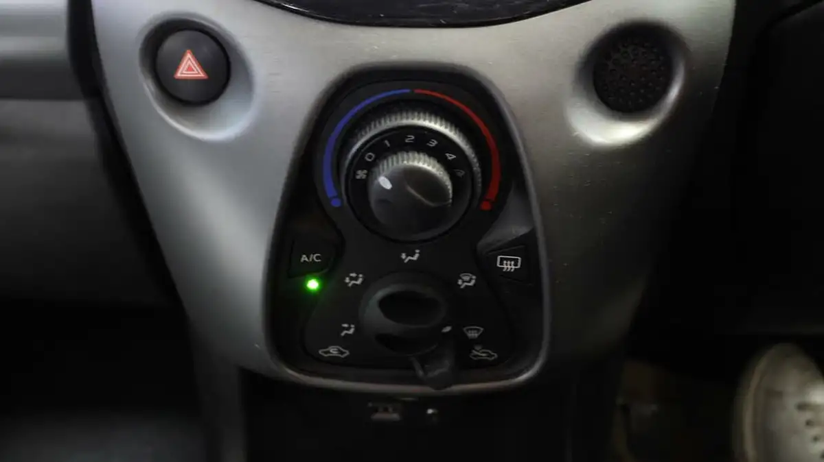 2019-toyota-aygo-10-vvt-i-x-play-big-11