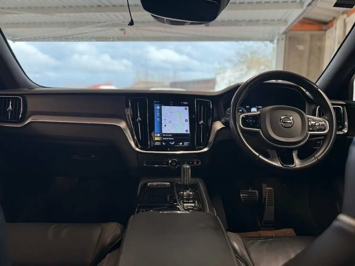 2020-volvo-v60-20-t6-r-design-big-10