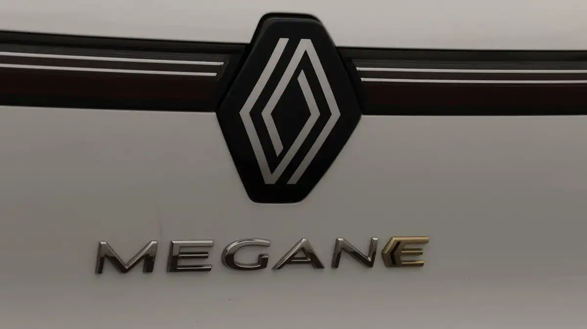 2024-renault-megane-e-tech-e-techno-big-21