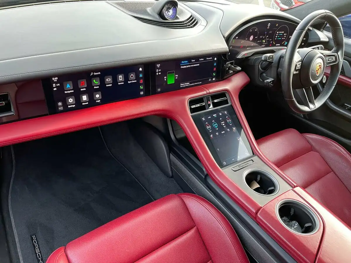 2020-porsche-taycan-e-turbo-s-big-26