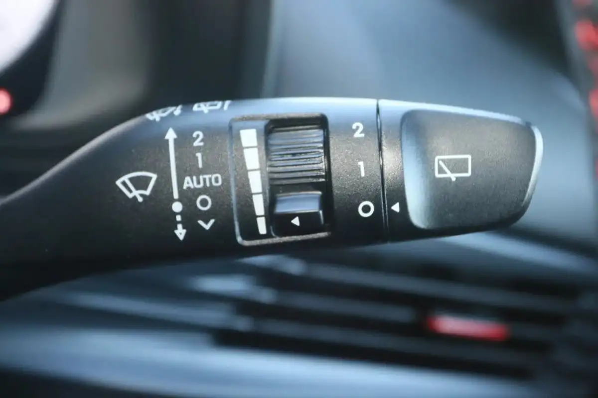 2024-hyundai-i20-10-t-gdi-n-line-s-big-24