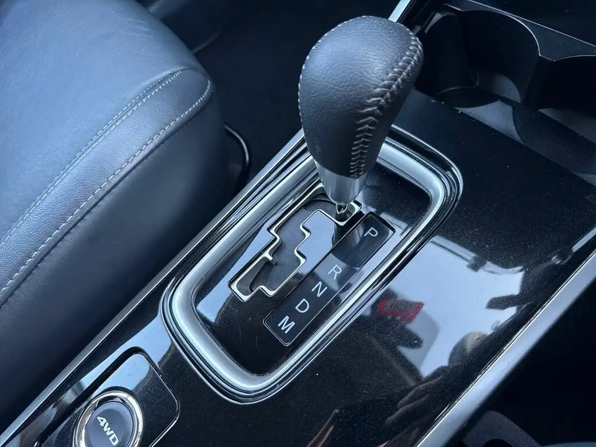 2020-mitsubishi-outlander-20-exceed-big-36