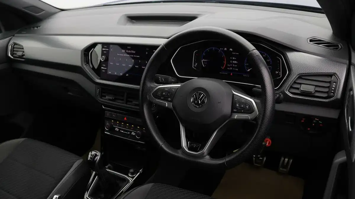 2020-volkswagen-t-cross-10-tsi-r-line-110ps-big-8
