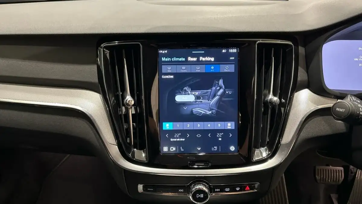 2024-volvo-v60-20-b4-plus-station-wagon-big-40