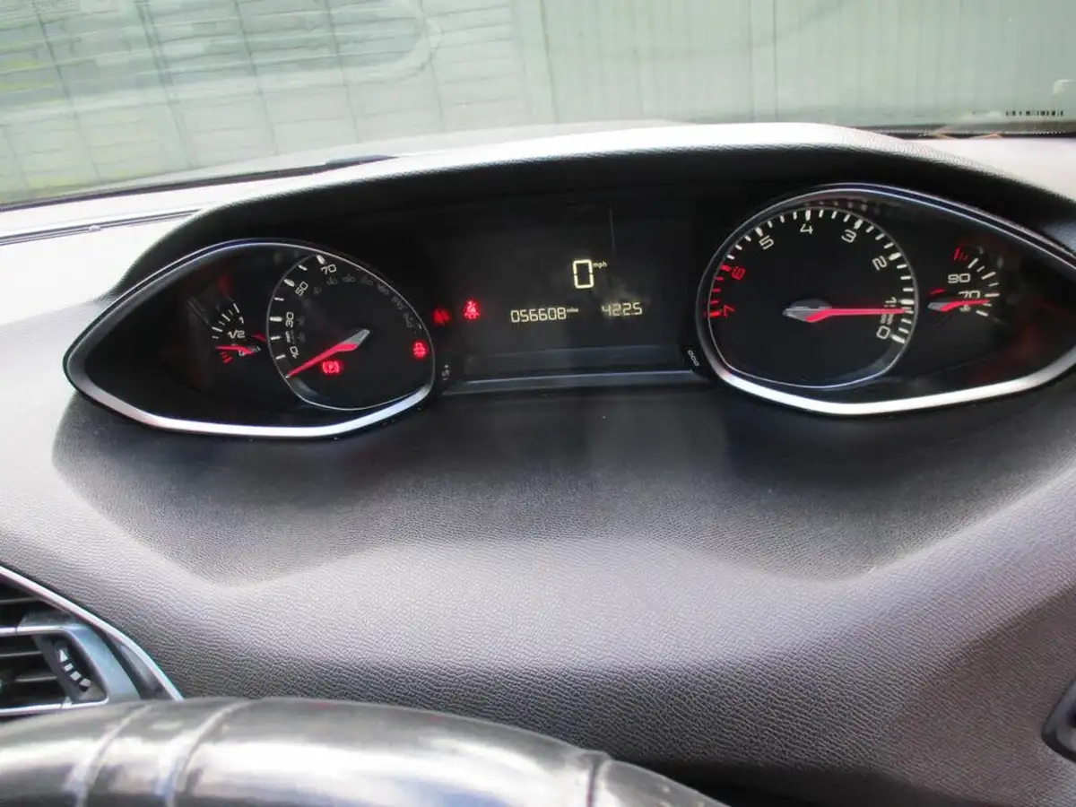 2018-peugeot-308-12-puretech-gt-line-big-48