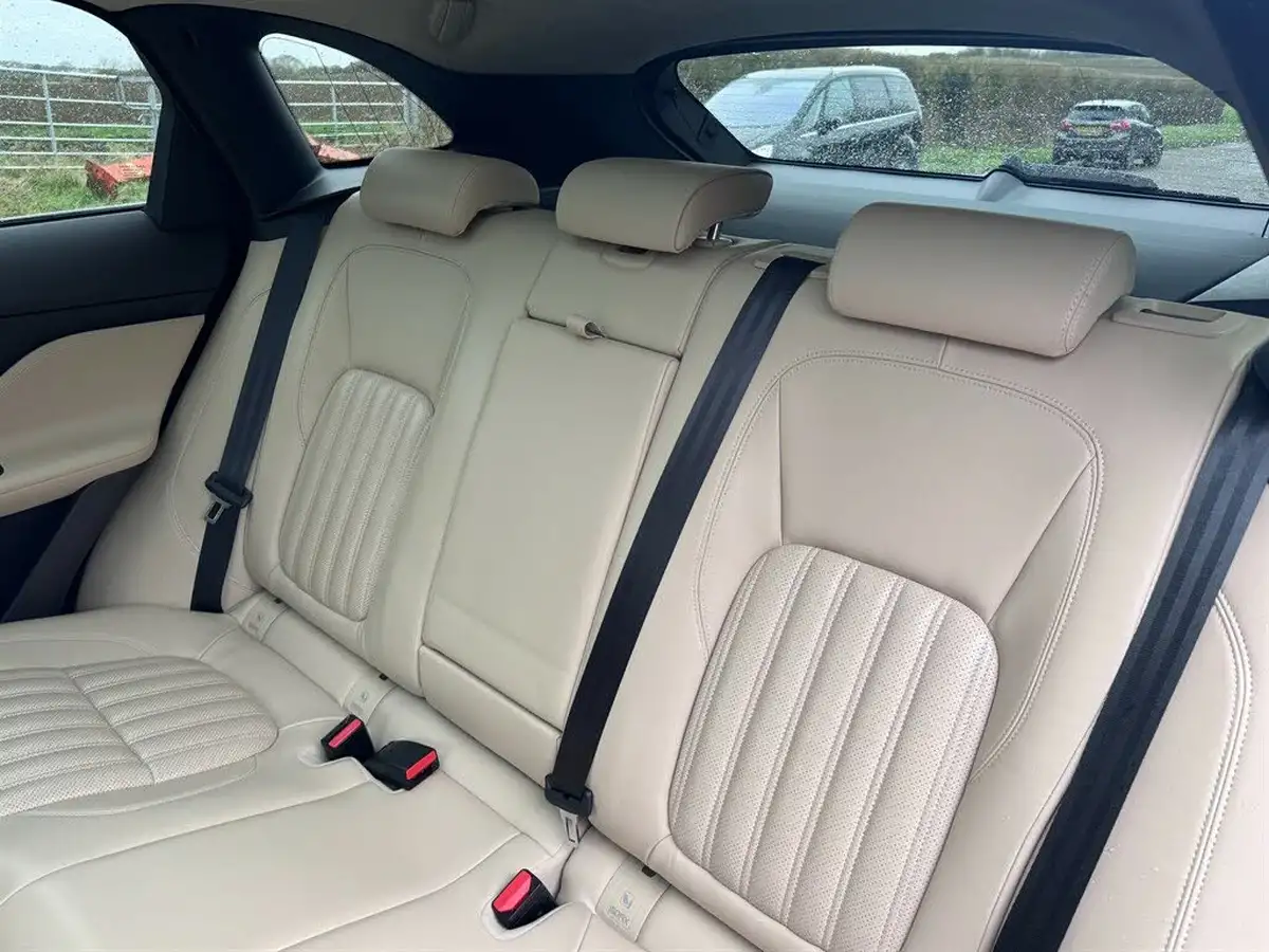 2019-jaguar-f-pace-20i-portfolio-250ps-ss-big-20