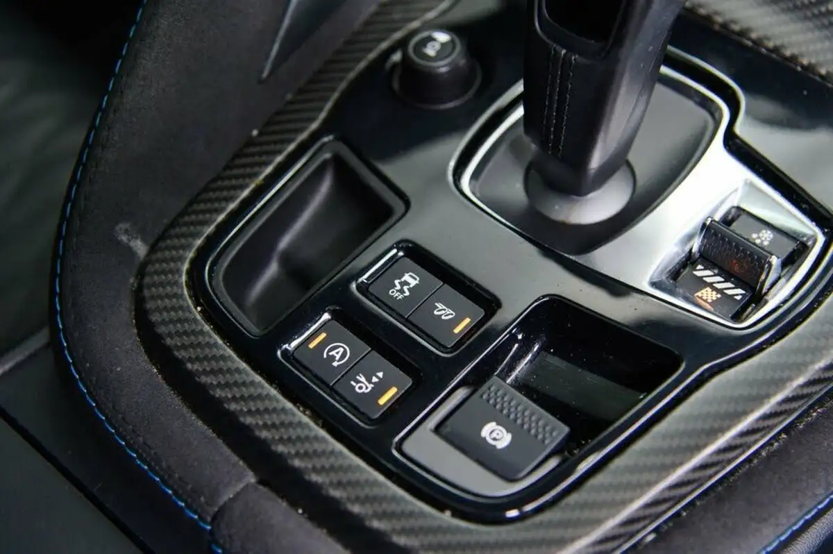 2016-jaguar-f-type-50-v8-sc-svr-coupe-big-6