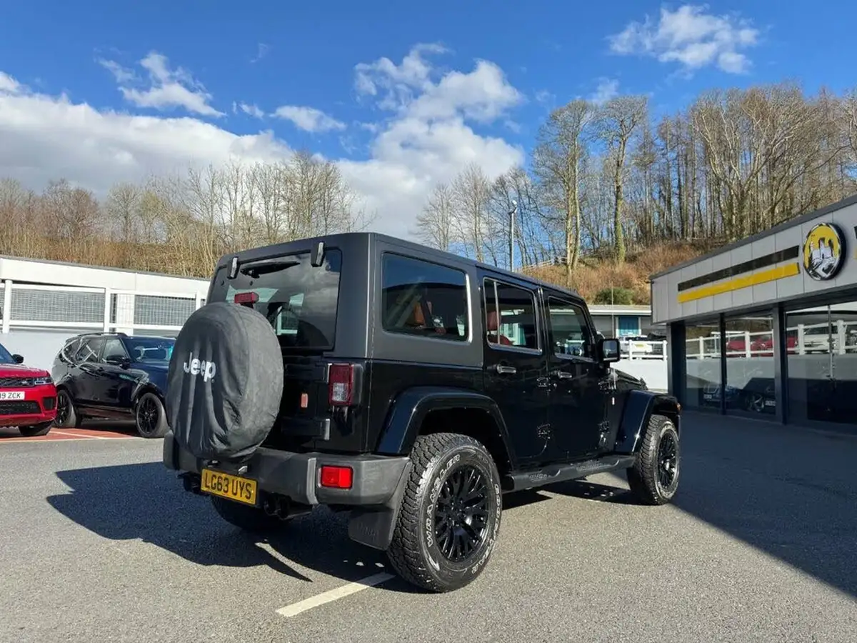2013-jeep-wrangler-28crd-sahara-5d-auto-big-5