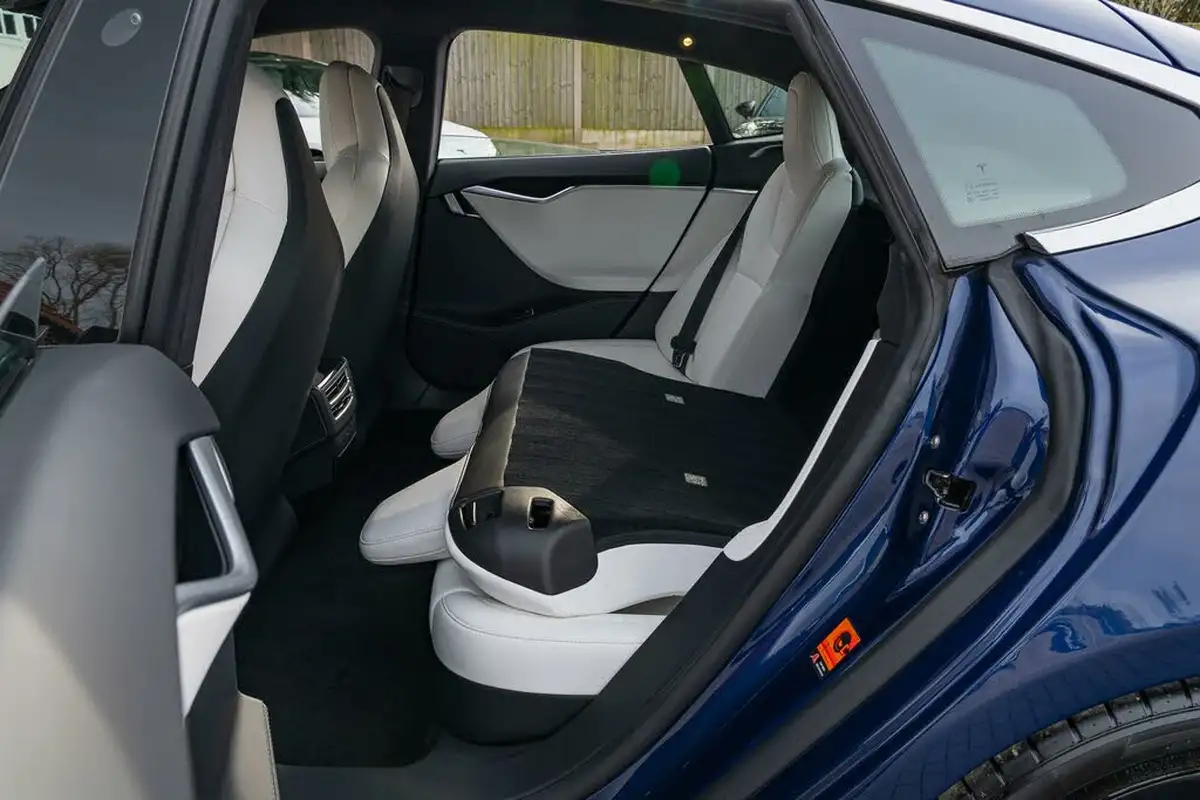 2017-tesla-model-s-e-100d-big-30
