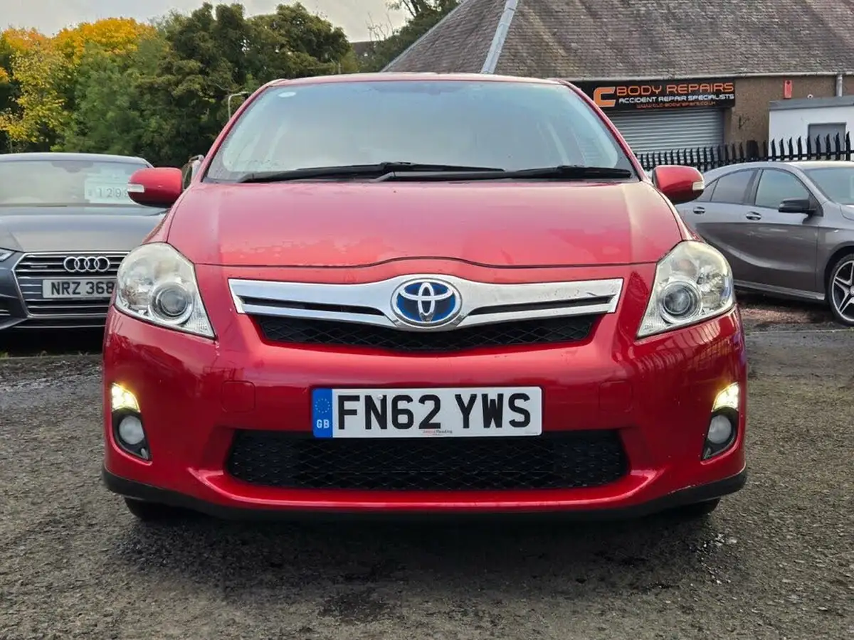 2012-toyota-auris-18-vvt-i-hsd-t-spirit-big-1