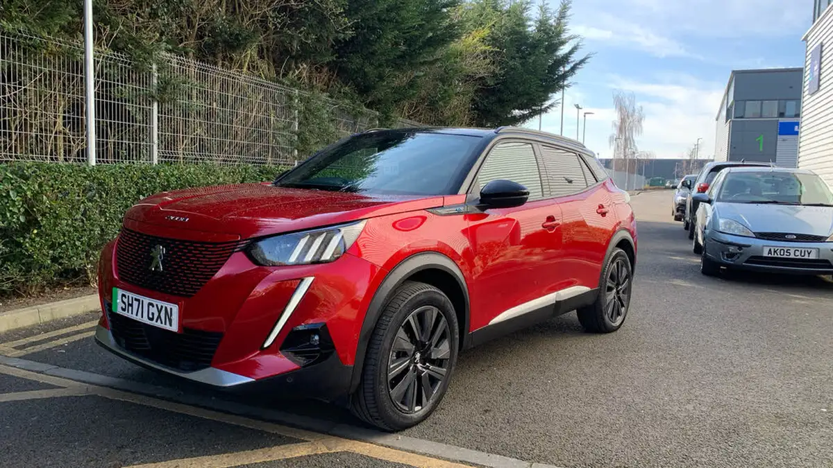 2022-peugeot-2008-suv-e-gt-premium-big-6