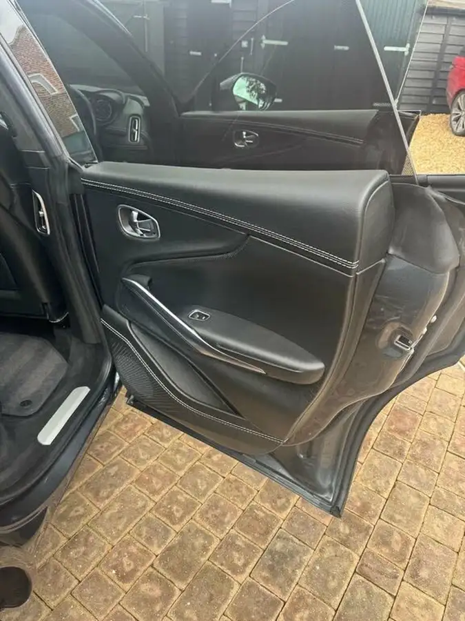 2020-aston-martin-dbx-40-v8-big-22