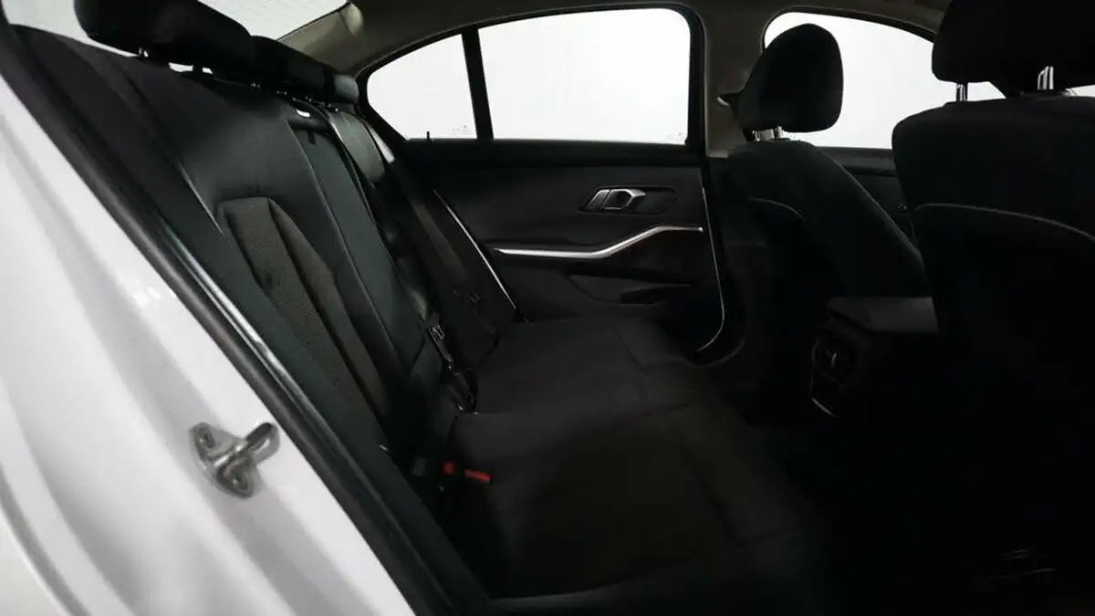 2020-bmw-3-series-20td-318d-se-saloon-4d-big-19