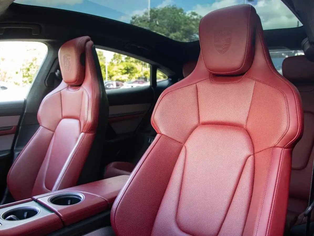 2020-porsche-taycan-e-turbo-s-big-30