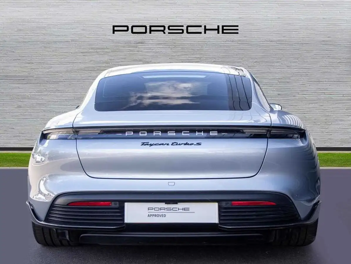 2020-porsche-taycan-e-turbo-s-big-6