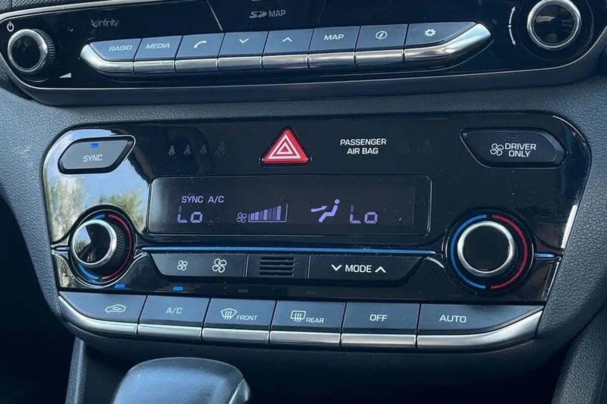2018-hyundai-ioniq-16-gdi-premium-hybrid-big-30