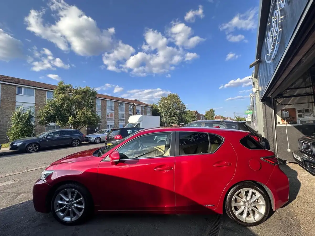 2011-lexus-ct-200h-18-se-l-premier-big-6
