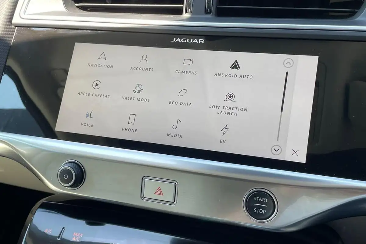 2021-jaguar-i-pace-ev400-se-big-37
