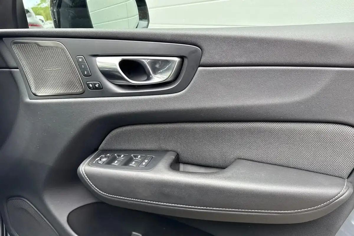 2023-volvo-xc60-20td-b4-plus-big-20