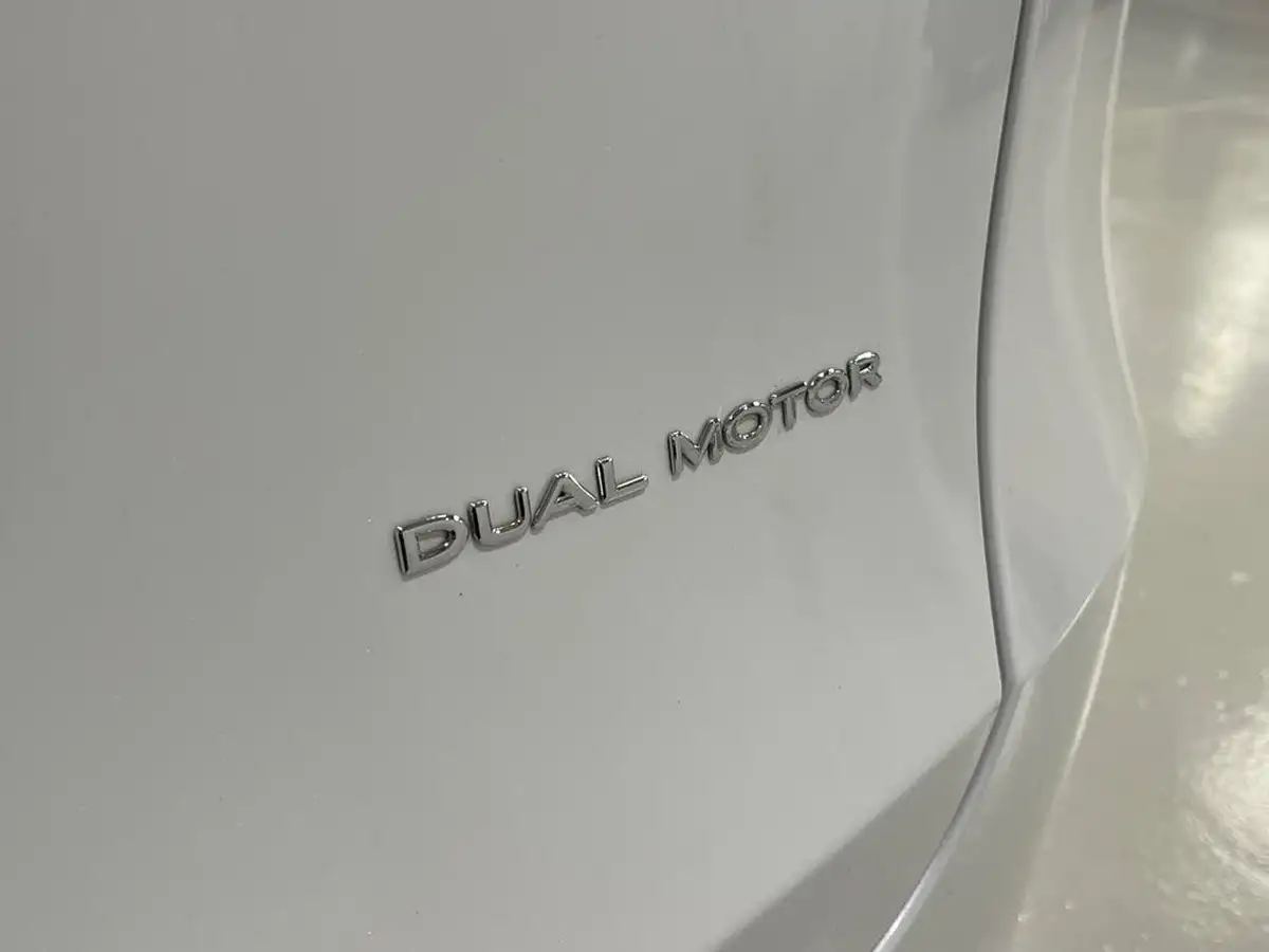 2022-tesla-model-y-e-long-range-big-23