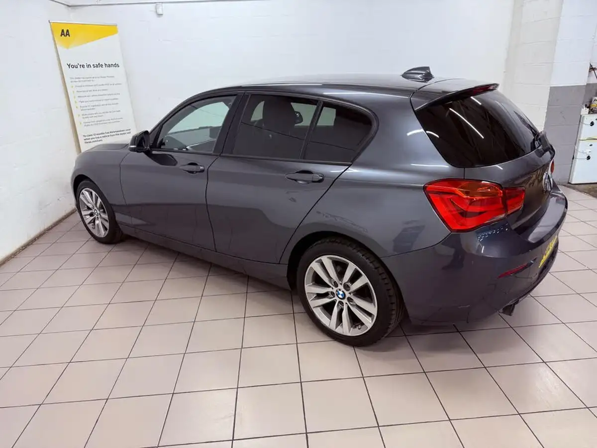 2018-bmw-1-series-15-118i-se-5d-big-4