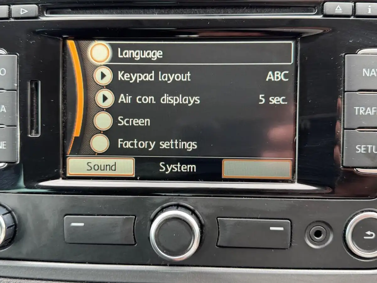 2013-volkswagen-tiguan-20tdi-match-140ps-4wd-dsg-big-9