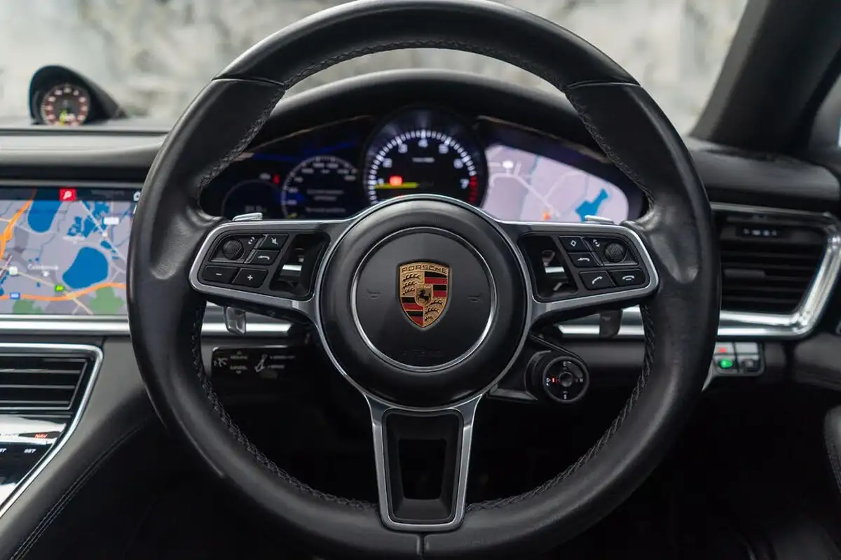 2017-porsche-panamera-29-v6-4-e-hybrid-executive-big-13