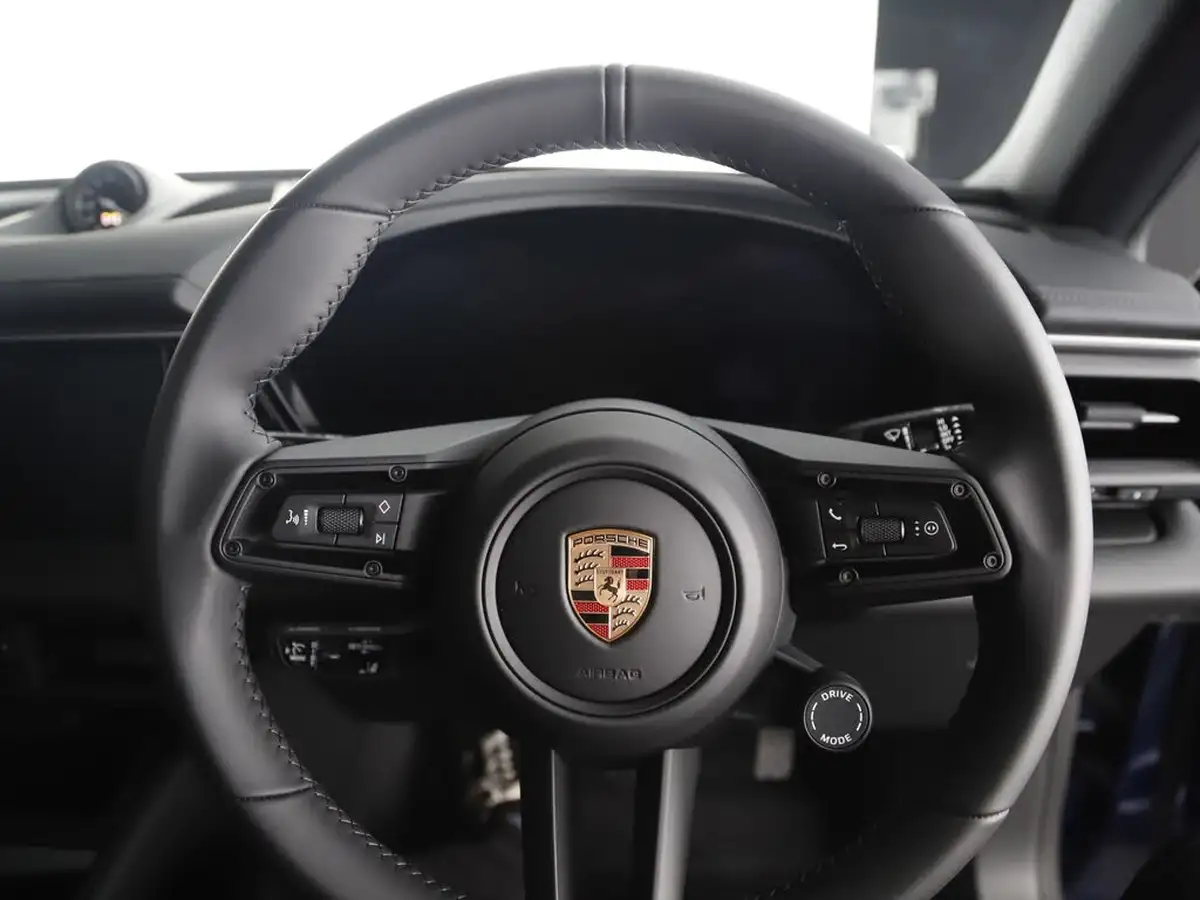 2025-porsche-macan-e-electric-big-34