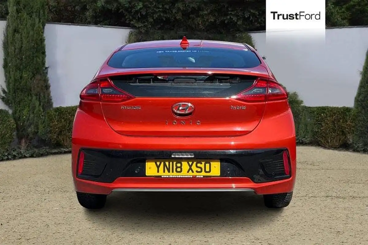 2018-hyundai-ioniq-16-gdi-premium-hybrid-big-6