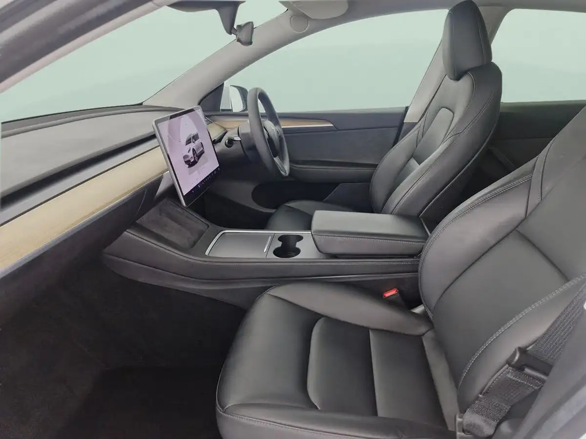 2023-tesla-model-y-e-long-range-big-27