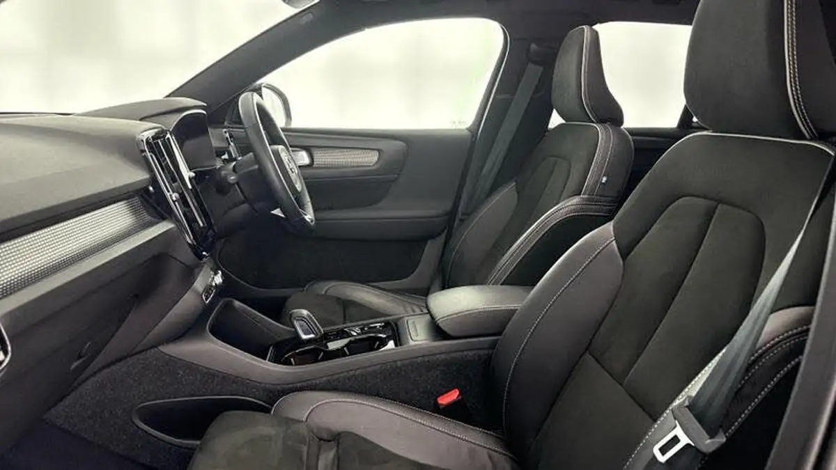 2022-volvo-xc40-15-t3-r-design-auto-big-41