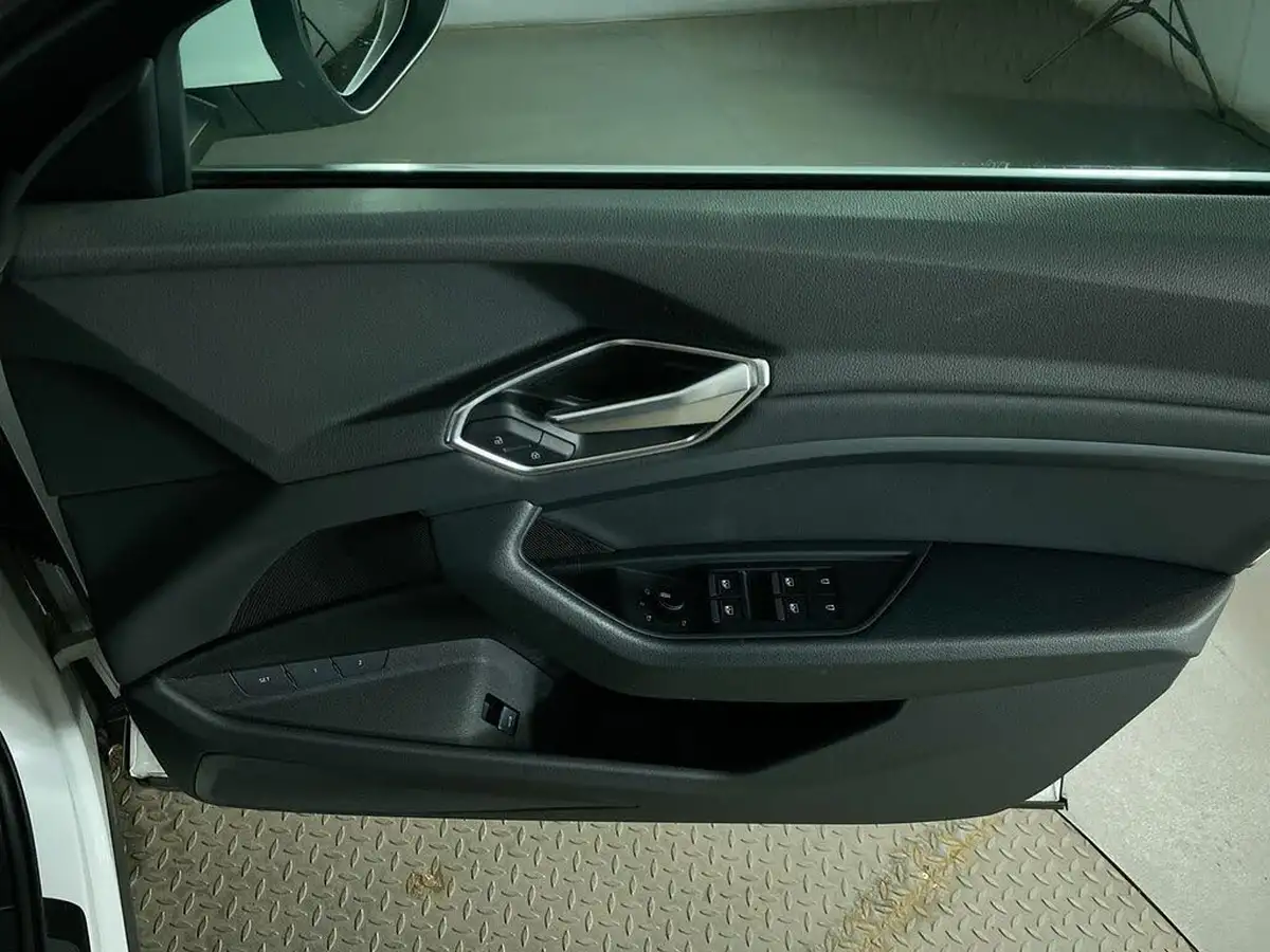 2022-audi-e-tron-55e-technik-station-wagon-big-26