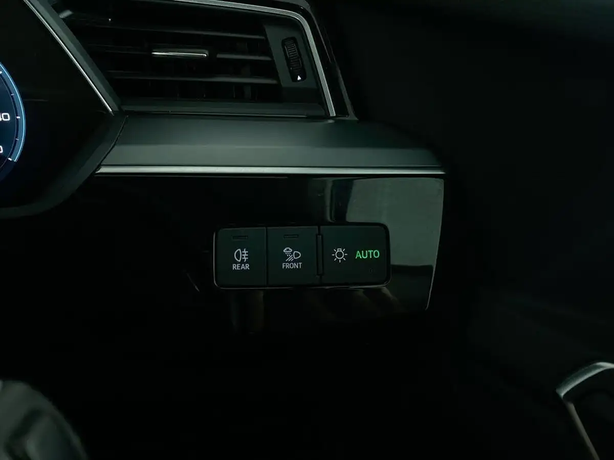 2022-audi-e-tron-55e-technik-station-wagon-big-22