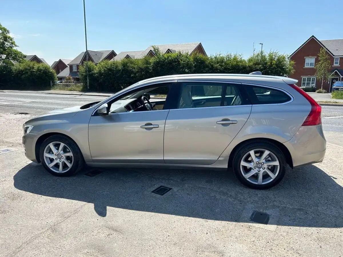 2014-volvo-v60-24td-d5-se-lux-geartronic-big-9