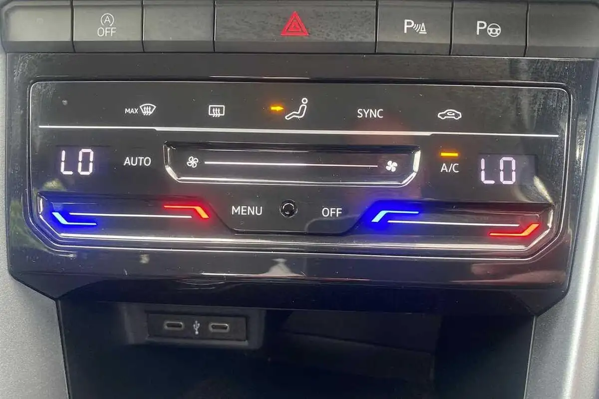 2022-volkswagen-t-roc-15-tsi-life-dsg-big-28