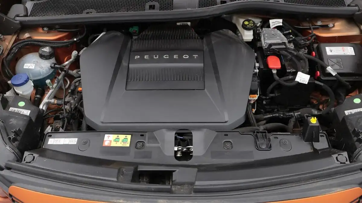 2021-peugeot-2008-suv-e-gt-big-19