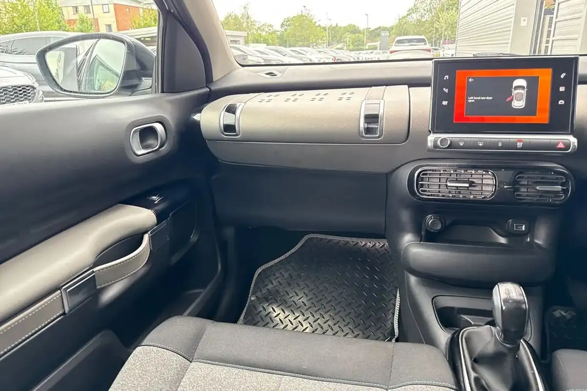 2018-citroen-c4-cactus-16bluehdi-flair-big-19