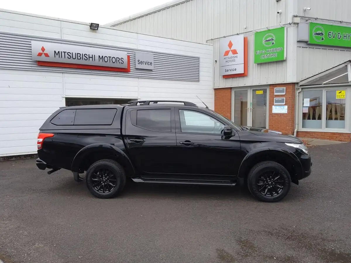 2019-mitsubishi-l200-24di-d-barbarian-black-hardtop-auto-big-0
