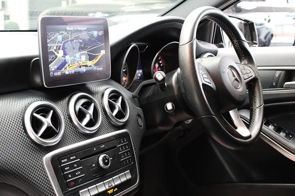 2018-mercedes-benz-a-class-16-a180-sport-edition-ss-7g-dct-big-22