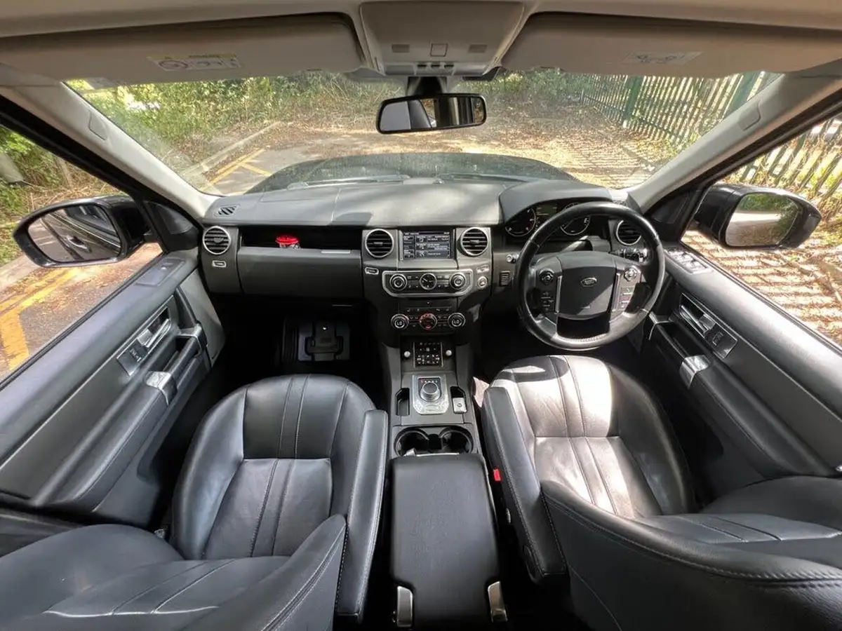 2015-land-rover-discovery-4-30td-se-tech-big-17