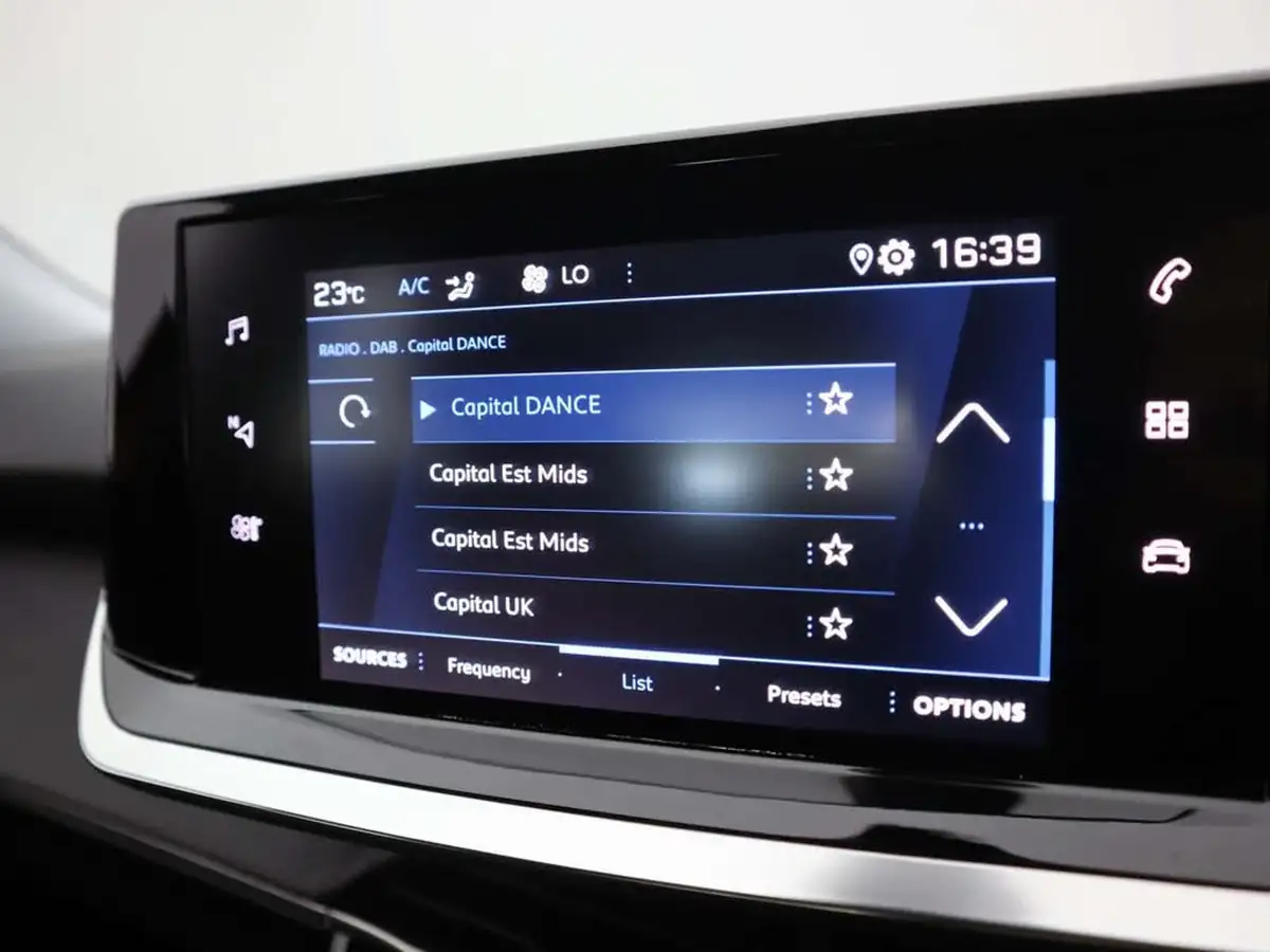 2022-peugeot-2008-suv-12-puretech-active-premium-big-18