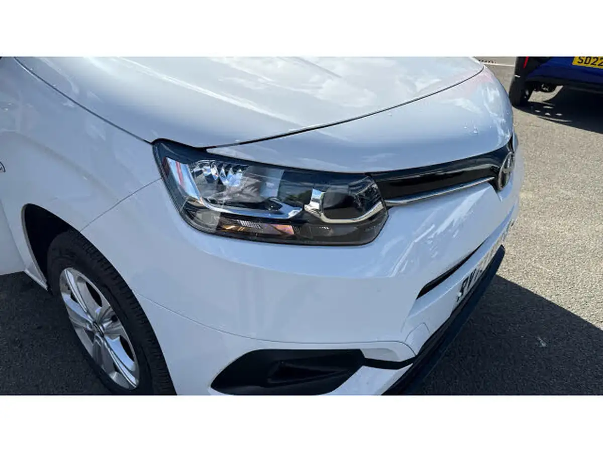 2023-toyota-proace-city-15d-design-100hpeu6d-big-23