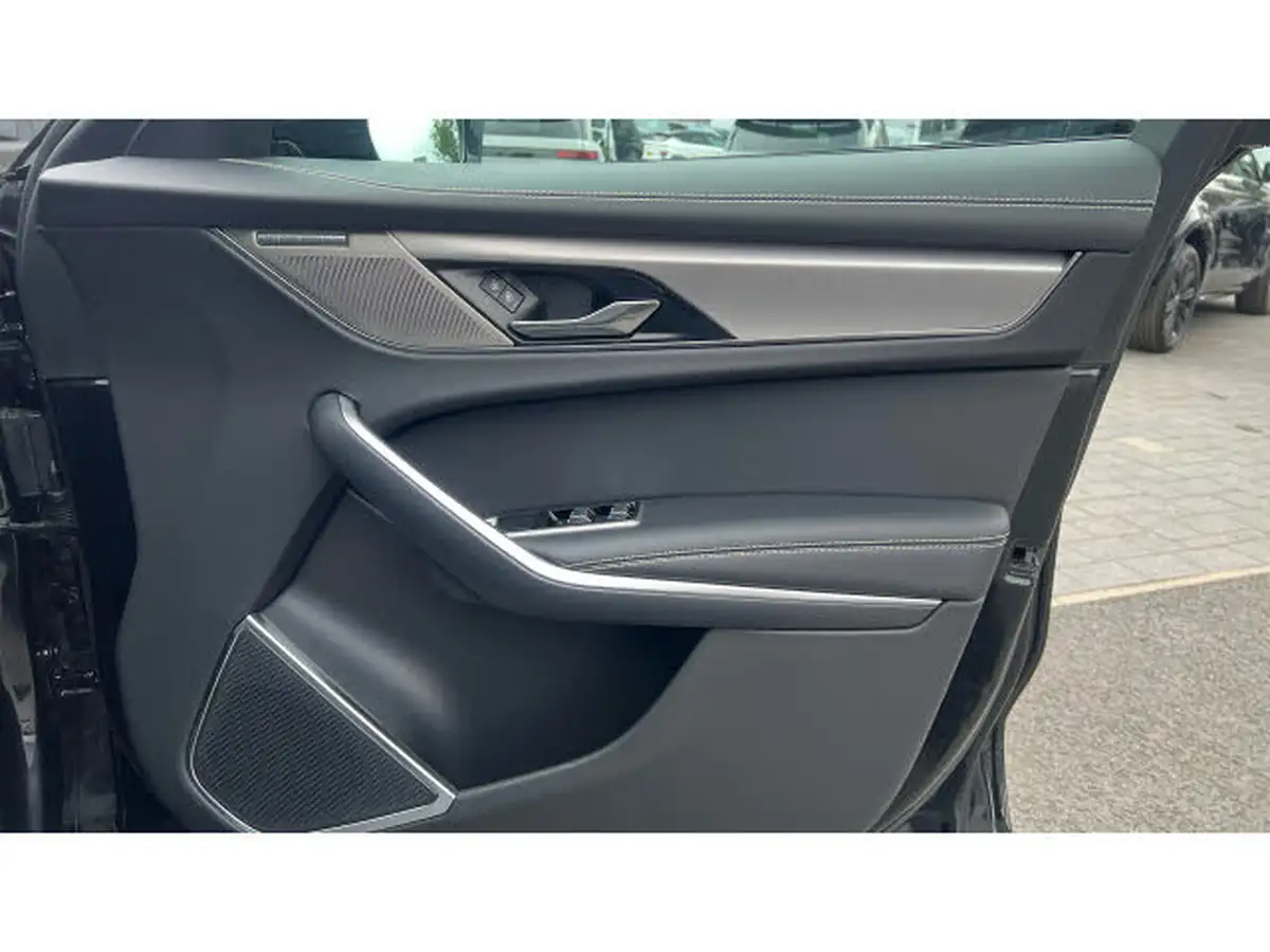 2021-jaguar-f-pace-big-33