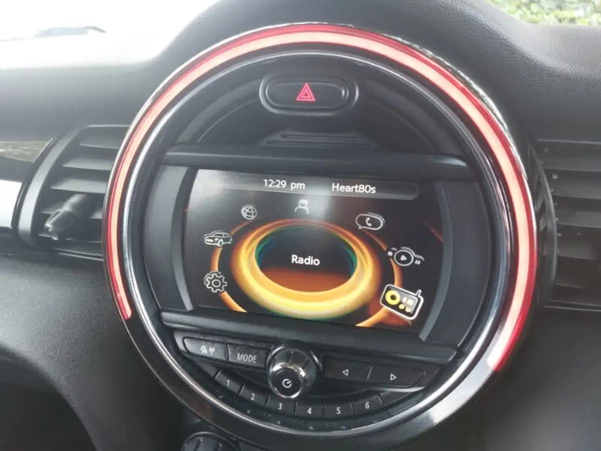 2015-mini-cooper-12-one-ss-5d-big-9