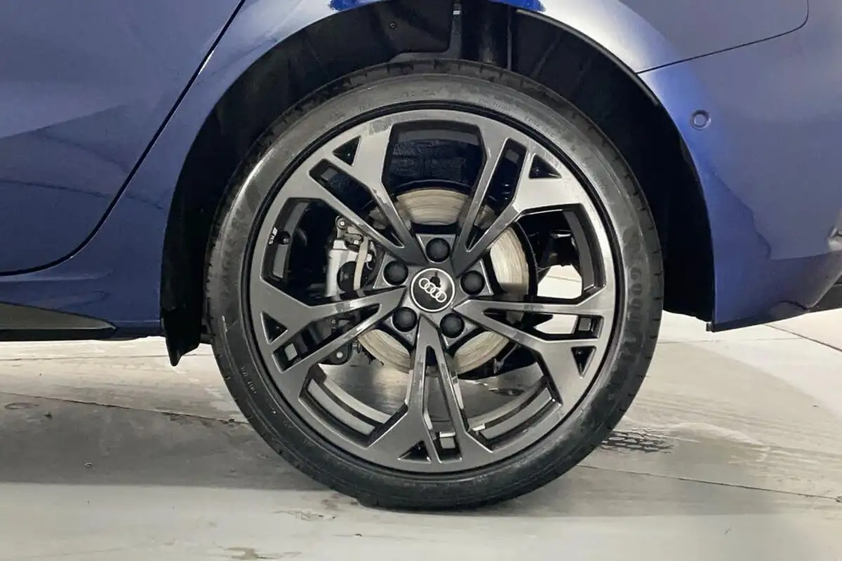 2025-audi-a3-15-40-tfsi-e-black-edition-big-11