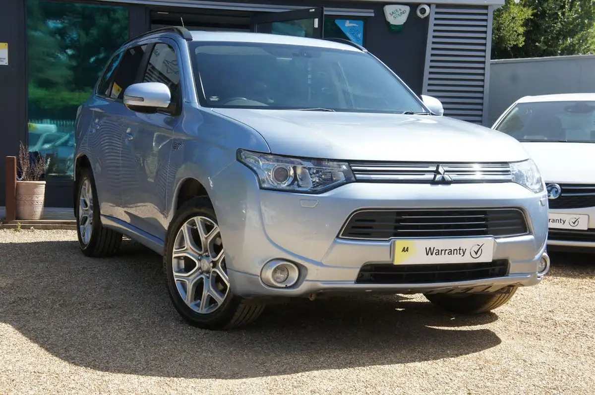 2014-mitsubishi-outlander-20-gx4h-big-1