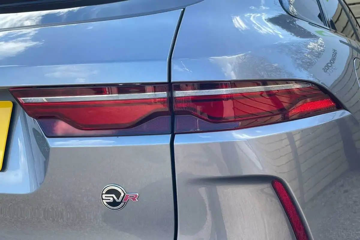 2022-jaguar-f-pace-50-v8-p550-svr-big-42