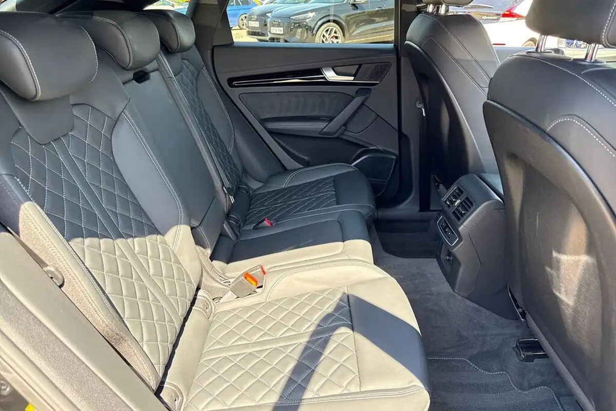 2022-audi-q5-20-45-tfsi-edition-1-sportback-big-40